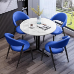 &Uuml;mmargune s&ouml;&ouml;gilaud 4 tooliga, kaasaegne &uuml;mmargune s&ouml;&ouml;gilaud 4 tooliga, retro k&ouml;&ouml;gilaud metalljalgadega, s&ouml;&ouml;gitooliga, s&ouml;&ouml;gituppa, elutuppa, s&ouml;&ouml;gilauda, kaasaegsesse k&ouml;&ouml;ki.