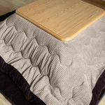 Laud koos futon vaipk&uuml;ttega, majapidamise p&otilde;iklaud, madala k&uuml;ttega laud, 4-osaline komplekt / laud + k&uuml;ttekeha + tekk + tekid (v&auml;rv : beež, suurus : 80x80cm)