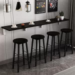Klappstuhl. Klappbarer, an der Wand montierter Esstisch f&uuml;r die K&uuml;chenbar. Platzsparender H&auml;ngeschreibtisch f&uuml;r kleine R&auml;ume.