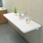 Valge seinale paigaldatud t&ouml;&ouml;pink, kokkupandav seinalaud, hommikus&ouml;&ouml;gilauad, arvutilaua t&ouml;&ouml;laud, v&auml;lit&ouml;&ouml;koda/kodukontor/pesuruum/k&ouml;&ouml;gi s&ouml;&ouml;gilaud koos