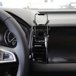 Autotelefoni hoidik, mis &uuml;hildub 2017-2024 Skoda Karoq mobiiltelefoni hoidiku tarvikutega (2017-2024 Karoq jaoks)
