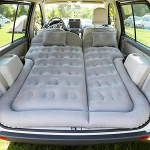 SUV Air Mattress Car Bed T&auml;ispuhutav madrats veoauto tagaistmele - kokkupandav &otilde;humadrats elektrilise pumbaga kaasaskantav &otilde;huvoodi kodu telkide telkimiseks reisimiseks (helehall)