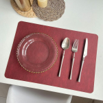 AMDXD 6 taldriku komplekt pestav kaasaegne ruudukujuline PU nahast taldrikud Vintage Plain Faux kangast tekstuuriga mittelibisev lauaalused naturaalne punane kodu restorani s&ouml;&ouml;gilauda 30 x 43 cm