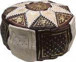 Maroko nahast pehmekott K&auml;sitsi valmistatud pouf Mudel on umbes 45 cm l&auml;bim&otilde;&otilde;duga ja 23 cm k&otilde;rgusega M&uuml;&uuml;akse t&uuml;hjalt. T&auml;idetakse ajalehe-, kummi- v&otilde;i r&otilde;ivavahurulliga.