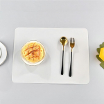 AMDXD Tischset Abwaschbar Modern Quadratisch 2er Set, Silikon Platzmatten Tisch Rechteckig Einfarbig Wasserdicht, Tischmatte Weihnachten Beige f&uuml;r K&uuml;che Hause Restaurant, 40x30CM