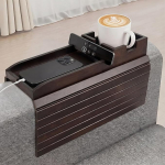 Faltbares Couch-Armlehnen-Tablett aus Bambus mit Getr&auml;nkehalter - rutschfester Sofa-Armlehnen-Organizer f&uuml;r Getr&auml;nke, Snacks, Fernbedienungen, Handys und mehr - Umweltfreundliches