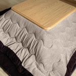 Jaapani Kotatsu k&uuml;ttelaua, kodumajapidamise p&otilde;ikak&uuml;tte laud, madal laud, 4-osaline komplekt / Kotatsu laud + k&uuml;ttekeha + tekk + tekid (80*80cm)