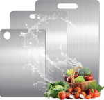 3 titaanist l&otilde;ikelaudade komplekt Kahepoolsed toidukvaliteediga titaanist l&otilde;ikelaudad, mis on ideaalsed liha, puuviljade ja k&ouml;&ouml;giviljade l&otilde;ikamiseks.