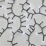 EMOS LED-Lichterkette kaltwei&szlig; f&uuml;r Innen und Au&szlig;en, 8m lange Cluster Weihnachtslichterkette IP44 mit 400 LED + 5m Zuleitung und Netzteil, 6 tunni Timer Funktion, f&uuml;r Party, Weihnachten, Deko