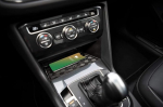 INBAY 15 W mobiiltelefoni hoidja auto hoiukapp induktiivne / juhtmevaba sobib VW Tiguan (AD1), Tiguan Allspace (AD1) - autokinnitus lisaseadmed interj&ouml;&ouml;r - Qi