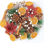 J&otilde;ulup&auml;rja valmistamise tarvikud, kaneelipulgad, kuivatatud apelsiniviilud, kunstlikud m&auml;nnioksad ja kunstlikud marjad j&otilde;ulup&auml;rja kaunistamiseks, looduslik l&otilde;hnadiffuusor