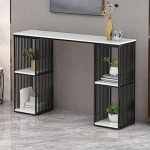 100cm sissep&auml;&auml;sulaua, kitsas konsoollaud metallraamiga, n&auml;idisplaat kohvilaudade taga, k&ouml;&ouml;gikappide hoiuruum (kuldne)