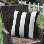 SK Studio Pack of 2 Outdoor padjad ilmastikukindel lained triibuline padjakate diivanipadi dekoratiivne aia diivanile elutuppa voodi triibud must 45 x 45 cm