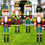 Soaoo Pack of 4 Christmas Nutcracker Gnome Yard Sign koos suurte panustega Xmas Yard Decoration Giant Nutcracker Gnome Outdoor Christmas Decoration for Outdoor Lawn Porch