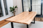 Tree Edge Table 140 x 80 cm - Lauaplaat 3,6 cm - U-raamiga s&ouml;&ouml;gilaud massiivsest akaatsiapuidust, ehtsa v&otilde;raga, naturaalne v&auml;rv - K&auml;sitsi valmistatud ja vastupidav - sisaldab kohaletoimetamist soovitud kohta.