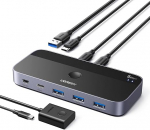 UGREEN USB-C Switch 5Gbps 4 pordiga, KVM l&uuml;liti 2 PC-le, sisendid ja v&auml;ljundid, Plug & Play klaviatuurile, hiirele, k&otilde;vakettale, USB-pulgale, printerile, lauaarvuti kontrollerile ja 2 kaablit kaasa.