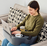 Lap Desk Cushion, polsterdatud lapi padi lugemiseks, m&auml;ngimiseks, t&ouml;&ouml;ks ja reisimiseks, pehme ja kaasaskantav s&uuml;learvuti laud voodisse, diivanile v&otilde;i autosse, ergonoomiline tugi