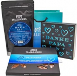 Hallingers Genuss Manufaktur kinkekorvi kinkekomplekt isadep&auml;evaks - Delikatesside segu &scaron;okolaadi &scaron;okolaadi ja v&uuml;rtsidega, elegantses kinkekotis, eriline Premium Gourmet kingitus isale, "Bag Blue"