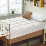 Twin XL madratsi pealisplaat Dorm Bed Linen - College Essential Single Bed Cooling Mattress Topper Cover Extra paks kaitse 8-21 s&uuml;gava taskuga (valge)