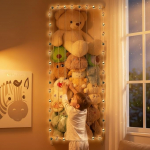 SUNMON Cuddly Toy Storage Wall Shelf with Christmas Light, Stuffed Toy Storage Organiser Wooden Wall Mounted 1.8 Metri Storage Space Plush Toy Storage Net Space Saving for Children's Room