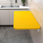 Kompakter, an der Wand montierter Klappschreibtisch f&uuml;r kleine R&auml;ume. Platzsparender Klapptisch f&uuml;r das Home Office. Schwebender, an der Wand montierter Schreibtisch mit Klappfunktion. Klapp