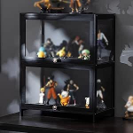 Curiosity Display Cabinet akr&uuml;&uuml;l looduslik bambus raam Display Cabinet hingedega uksega p&otilde;randal seisev l&auml;bipaistev vitriinkapp elutuppa magamistuba must (suurus: 60 x 73 x 32 cm)