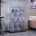 Klaasist vitriinkapp LED ribaga, 124 x 78,5 x 35 cm, kaasaegne kollektsion&auml;&auml;rikapp 3-kihilisest klaasist, 2 uksega ja lukuga, 5 mm karastatud klaasist, l&auml;bipaistev, seisab elutuppa, magamistuppa, magamistuppa