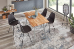 SAM Laxmi s&ouml;&ouml;gikomplekt 5-osaline 160 x 85 cm tahke akaatsiapuidust naturaalv&auml;rvi laud nelja metalljalaga h&otilde;bedases toonis + 4 x Lark tool mustas toonis, FSC&reg; 100% sertifitseeritud.