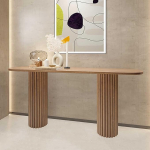 Country Style Solid Wood Ribed Console Table - kitsas sissep&auml;&auml;sulaud &uuml;mardatud nurkadega elutuppa, fuajeesse, koridori - 55" pruun diivanilaud diivani taga.