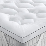 BedStory madratsitopper 160 x 200 cm Premium Microfibre madratsitopper 1200 g/m&sup2; Ultra pehme hingav hingamisk&otilde;lblik pestav elastsete rihmadega leevendab keha survet.