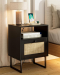 Rattan-Nachttisch mit Ladestation, moderner Boho-Bauernhaus-Nachttisch aus Holz, mit Schublade und offenem Regal, Beistelltisch f&uuml;r Schlafzimmer, Wohnzimmer, Schwarz