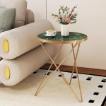 K&otilde;rvallaud, &uuml;mmargune kohvilaud marmori efektiga lauaplaadiga ja kuldse metallraamiga, v&auml;ike diivanilaud, roheline kohvilaud elutuppa, magamistuppa, diivanile ja diivanile.