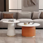 Set mit 2 runden Couchtischen, moderne Marmor-Akzenttische f&uuml;r Wohnzimmer, Schlafzimmer, Balkon, stilvolle Beistelltische in Wei&szlig; und Orange