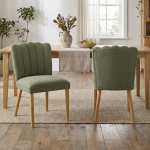 Retro s&ouml;&ouml;gitoa toolid, komplekt 2, k&ouml;&ouml;gitoolid, mille seljatugi on vilditud, k&auml;edeta &scaron;enillilillaga polsterdatud puidust toolid s&ouml;&ouml;gituppa, k&ouml;&ouml;ki, elutuppa, roheline