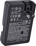 Amsahr Fuji NP40 Sisend: AC 100 V - 240 V, 50/60Hz, v&auml;ljund: V 600mA, CE heakskiidetud, RoHS-konform. Laadija koos 4.2