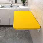 An der Wand montierter Klappschreibtisch f&uuml;r kleine R&auml;ume. Herunterklappbarer Klapptisch. Schwebender Schreibtisch f&uuml;r die Wand. Platzsparender, an der Wand montierter Schreibtisch. Klappbar