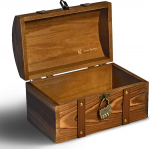 Heimfreude aardelaegas "Anne Bonny" 25 x 15,5 x 15,5 cm Massiivsest m&auml;nnipuidust lukuga kingituseks, dekoratiivne puust kast hoiustamiseks v&otilde;i aardelaegasena aardejahile.