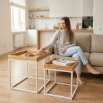 Couchtisch 2er Set - Quadratische Beistelltische aus Bambus & wei&szlig;em Metall, Nesting Tables, 40 & 35 cm, platzsparend, f&uuml;r Wohnzimmer, Balkon, Schlafzimmer - Landhausstil mit erh&ouml;htem Rand
