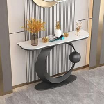 Moodne konsoollaud ristk&uuml;likukujulise alusega, seinapinnad, k&uuml;lgkoridor, esikus, konsoollaud esikusse, t&ouml;&ouml;stuslik pikk diivanilaud diivani taga, sissep&auml;&auml;suks