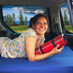 Kokkupandav madrats v&auml;ikestele haagissuvilatele, &uuml;hildub erinevate s&otilde;idukimudelitega, k&otilde;rge tihedus kindla mugavuse tagamiseks, tumesinine, eemaldatav ja pestav kate