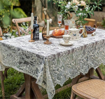 Valge pitsiline laudlina vintage stiilis &uuml;mmargune v&otilde;i ristk&uuml;likukujuline laudlinik, mis sobib s&ouml;&ouml;gilauale, kohvilauda, pulmale, k&ouml;&ouml;ki, &otilde;ue, 1 tk L x B 200 x 135 cm.