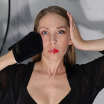 100% Microfiber Make-Up Glove