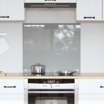 K&Ouml;&Ouml;GI SPLASHBACK HELEHALL 70X60X0,6 CM KARASTATUD KLAAS