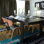 S&ouml;&ouml;gitoolid 4 tk, painutatud puit ja kunstnahk