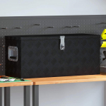Alumiiniumist kast 70 x 24 x 42 cm, trapetsikujuline, h&otilde;bedane