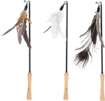 Flamingo kassi m&auml;nguasi Tyra &otilde;ng sulgedega valik.