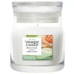 Yankee Yankee Candle Blooming Love Signature Candle (&otilde;itsev armastus) - Aroomik&uuml;&uuml;nal 110.0g