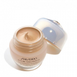 Shiseido Total Radiance Foundation 30 ml Purk Pasta 4 Natural