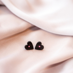 K&otilde;rvar&otilde;ngad ˙S&uuml;damed˙- must, roosa kristalliga, puidust (12x12mm)