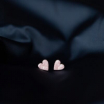 K&otilde;rvar&otilde;ngad ˙S&uuml;damed˙ - heleroosad, puidust glasuuritud (13x13mm)